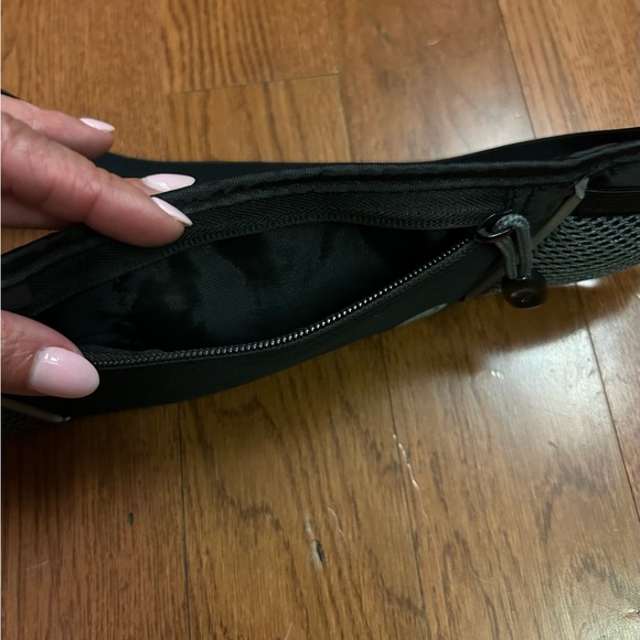 Bally total fitness workout/fitness/running belt. Adjustable waistband. - Picture 6 of 6